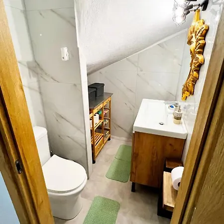 Stemily Apartman Szkála Rahoníu